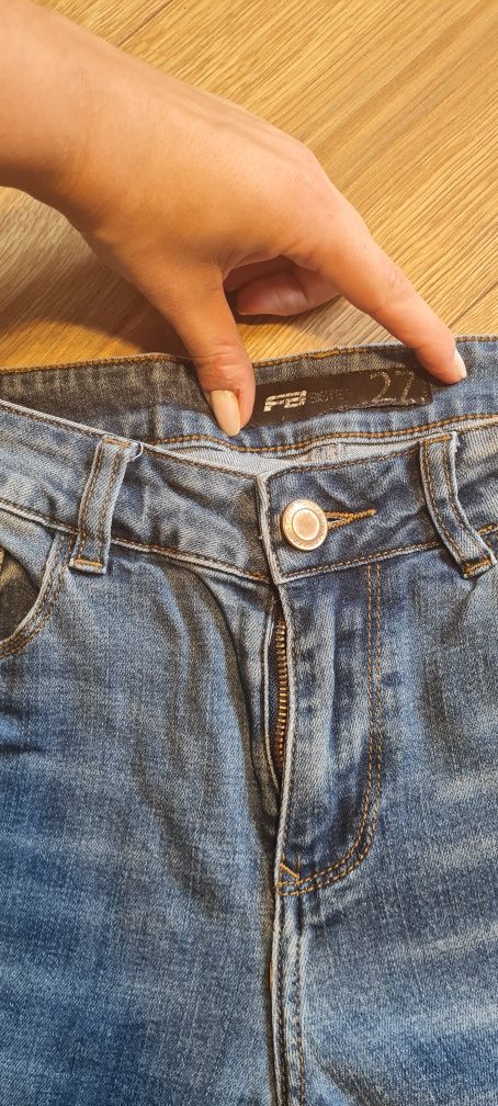 Jeansy spodnie jeansowe skinny fb sister r. 27 XS z dziurami