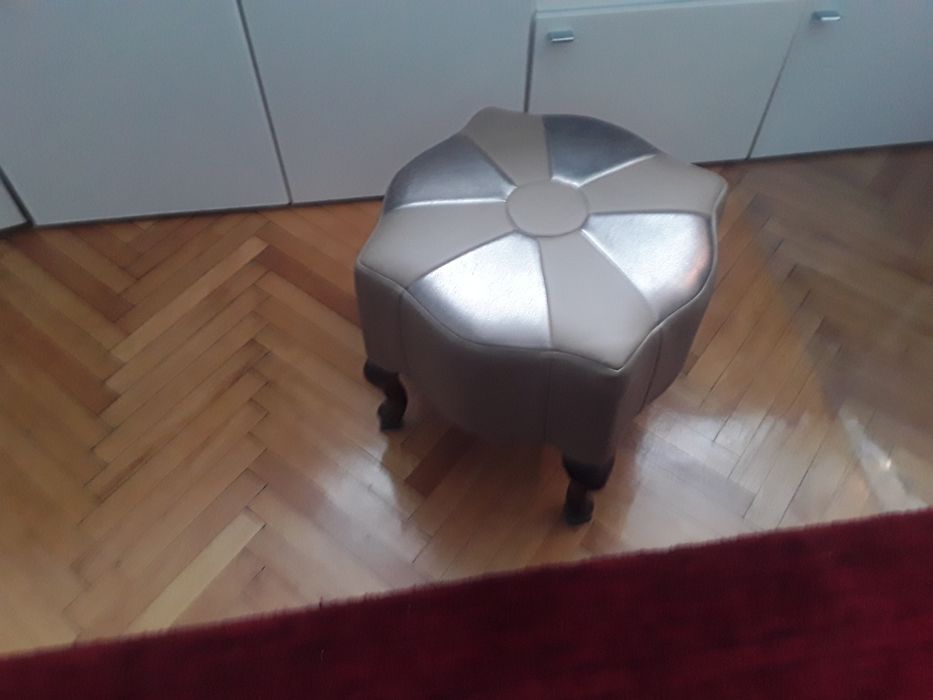 pufa po renowacji z gietymi nogami tanio