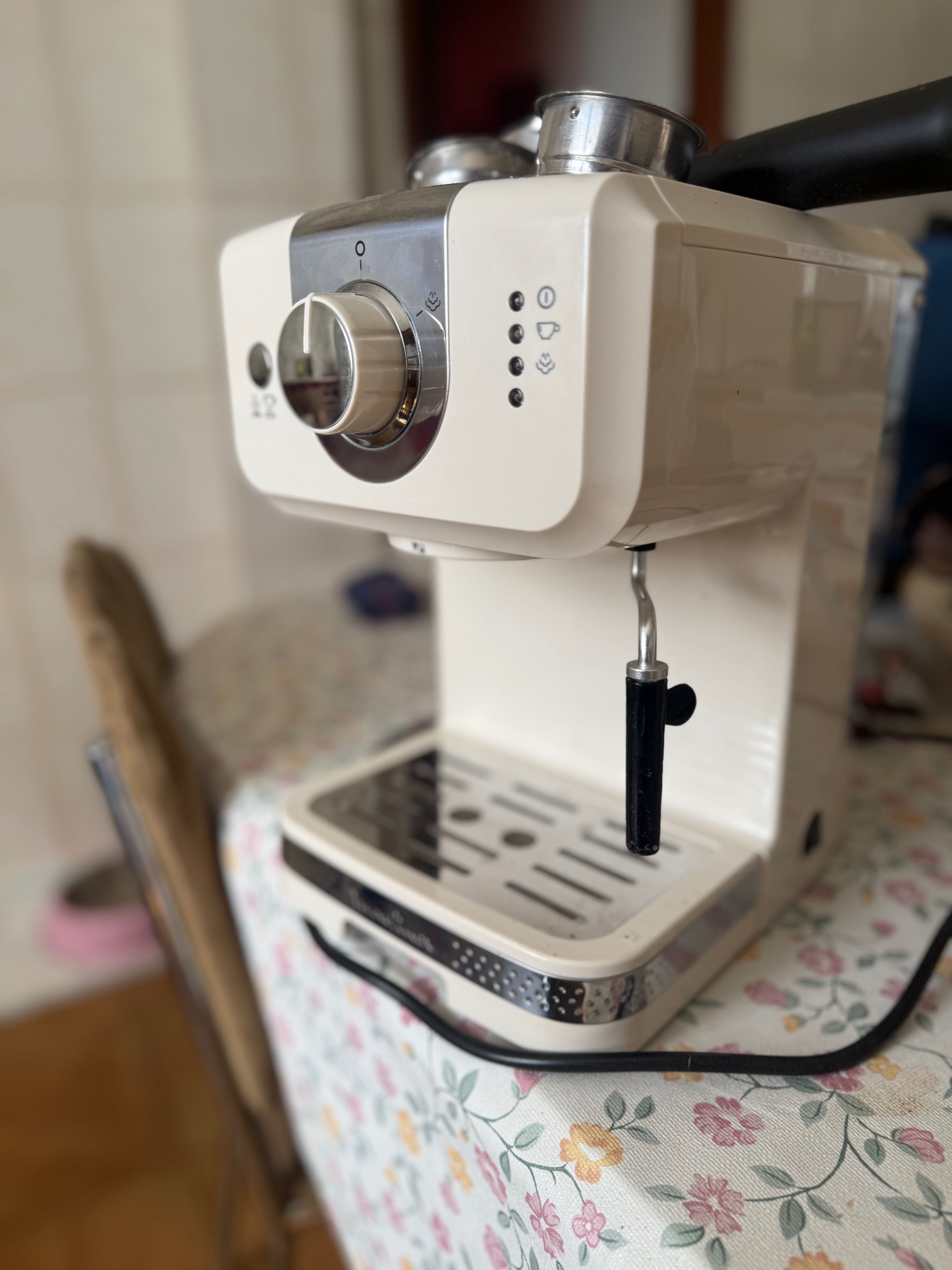 Máquina de café como nova
