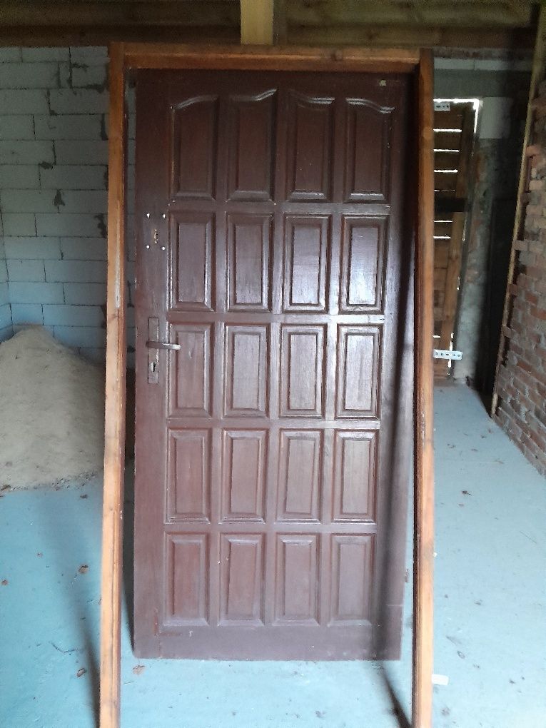 Drzwi zewnętrzne drewniane używane  92x202+ 2 zamki.