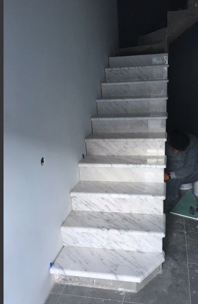 Лестница из мрамора , гранита . Камины из натурального камня