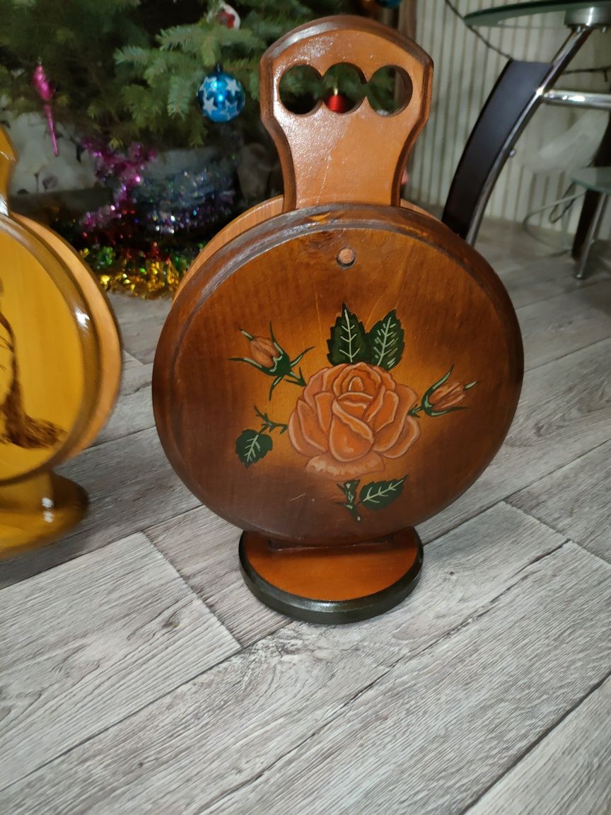 Кухонные доски на подставке