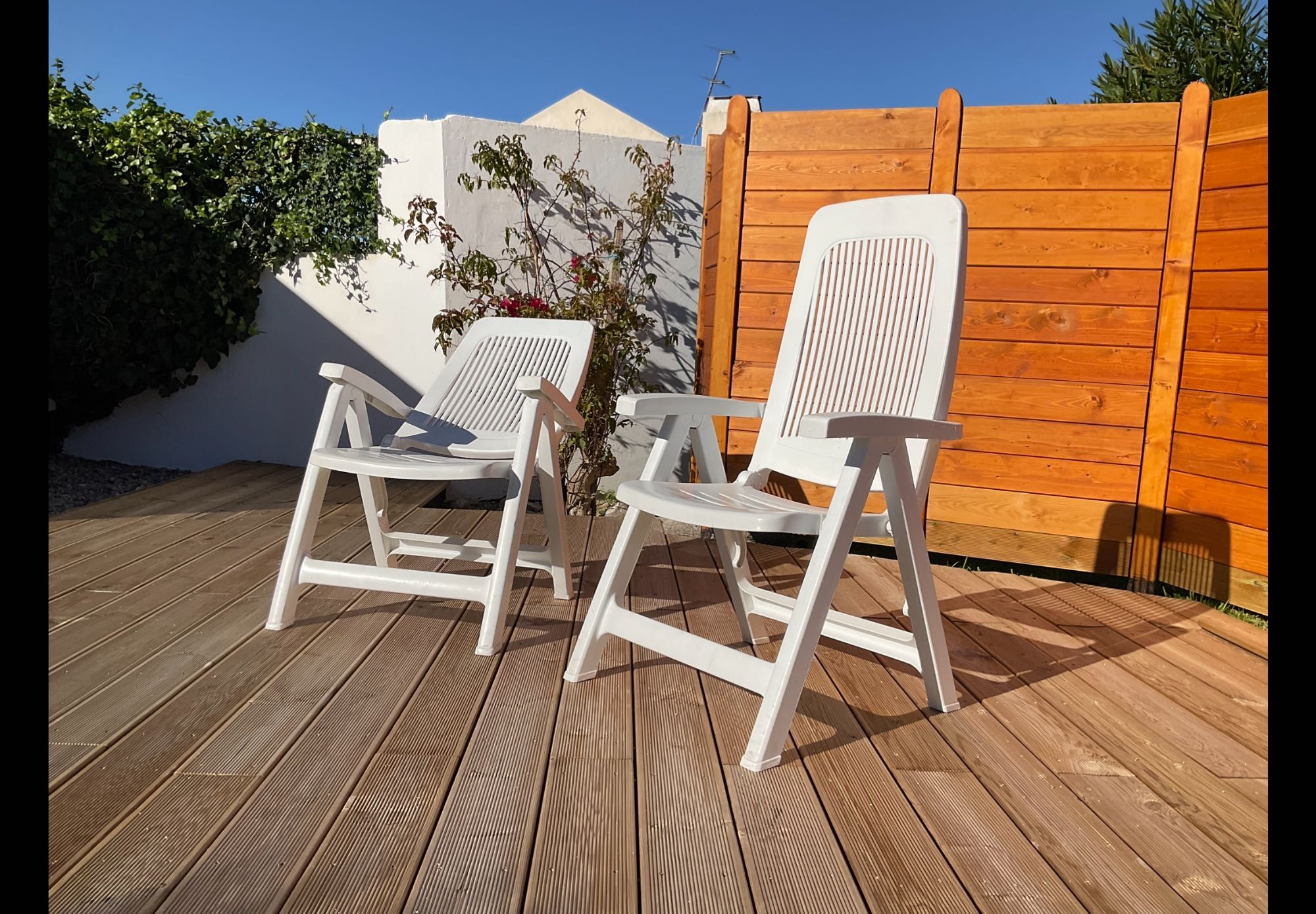 Conjunto de 2 cadeiras reclináveis em branco