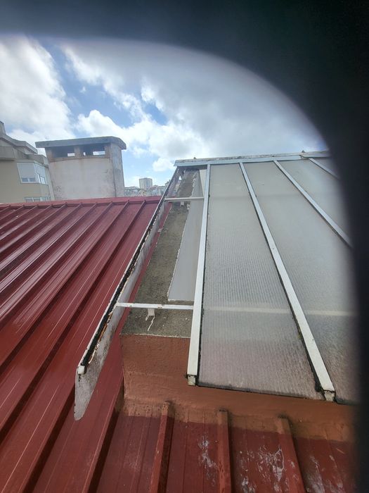 Impermeabilização de telhados e limpeza de algerozes