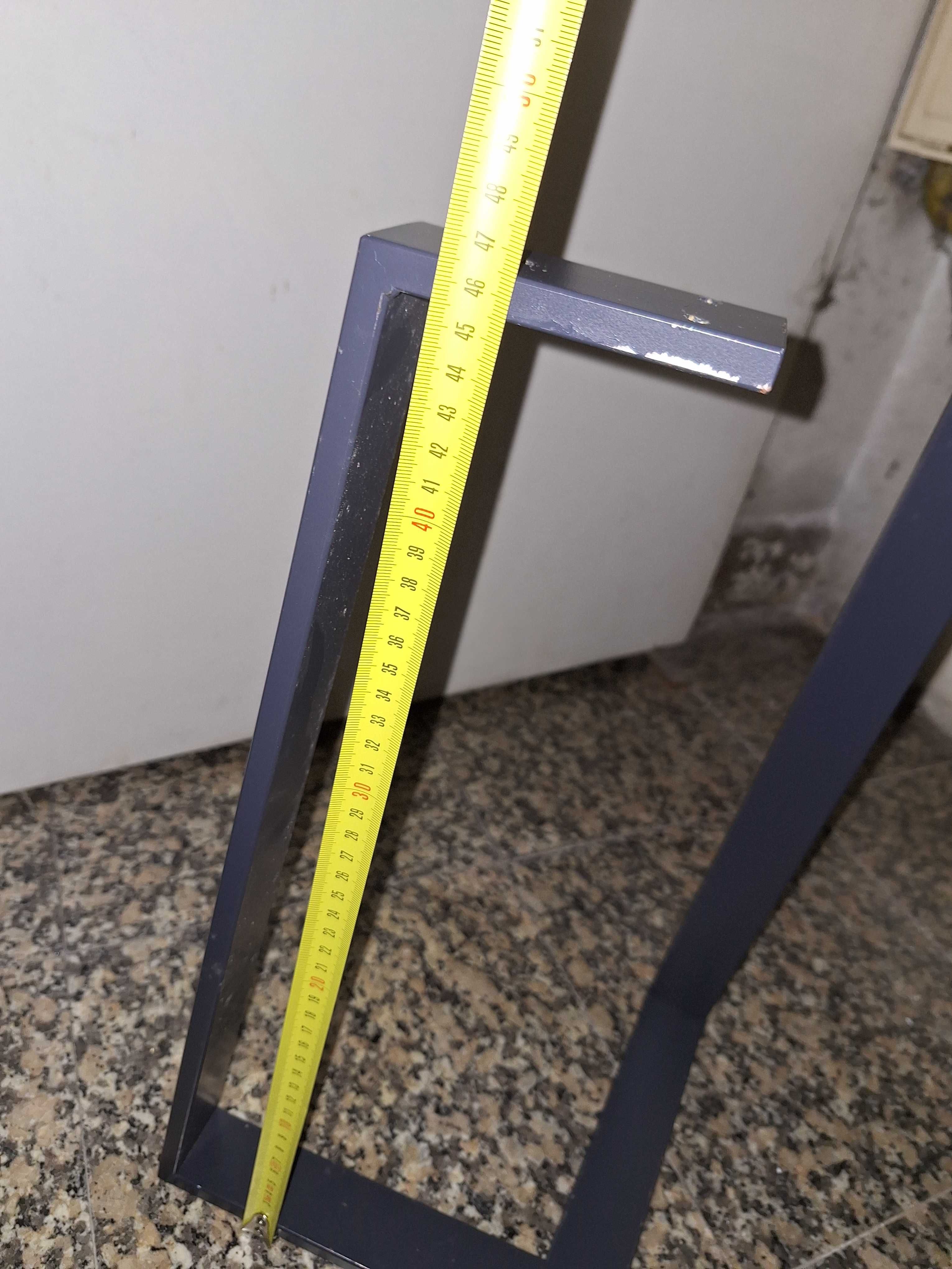 Pés em ferro para mesa