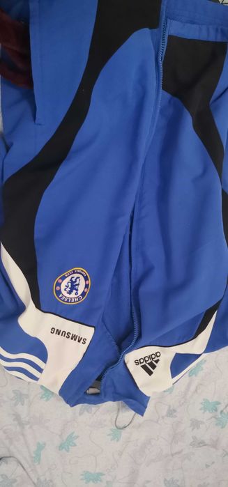 Casacos do Chelsea e do Barça, braçadeira  de Portugal 12/15 anos