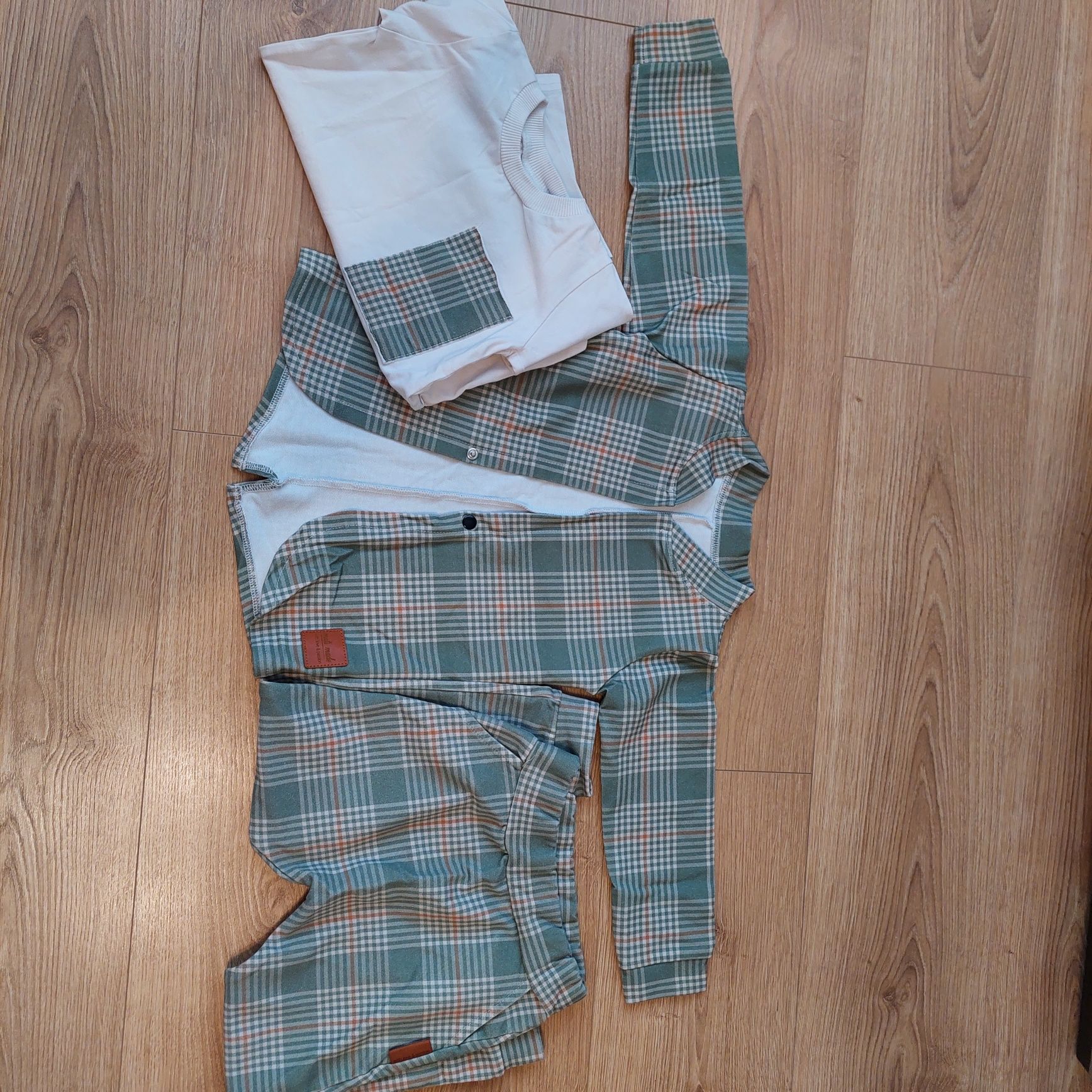 Mati made elegancki garnitur sportowy r 104