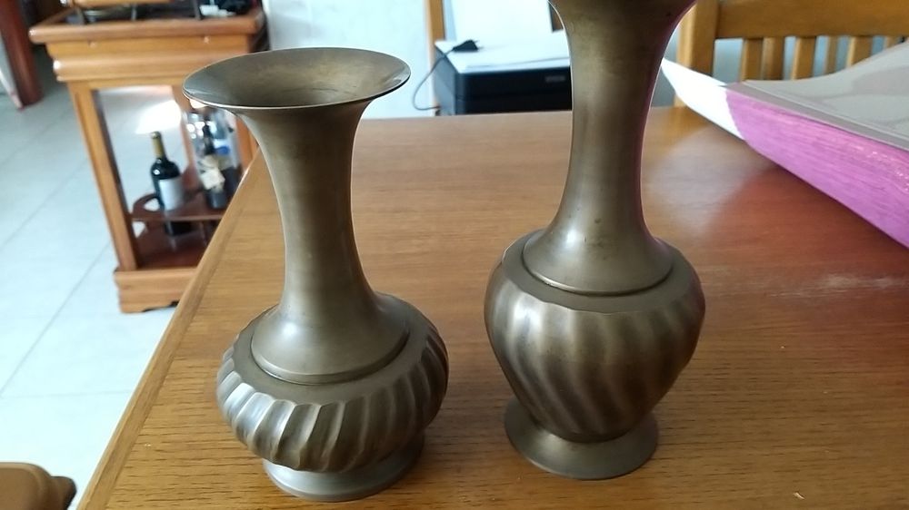 Vendo duas jarras, que são em cobre ou latão, são pesadas