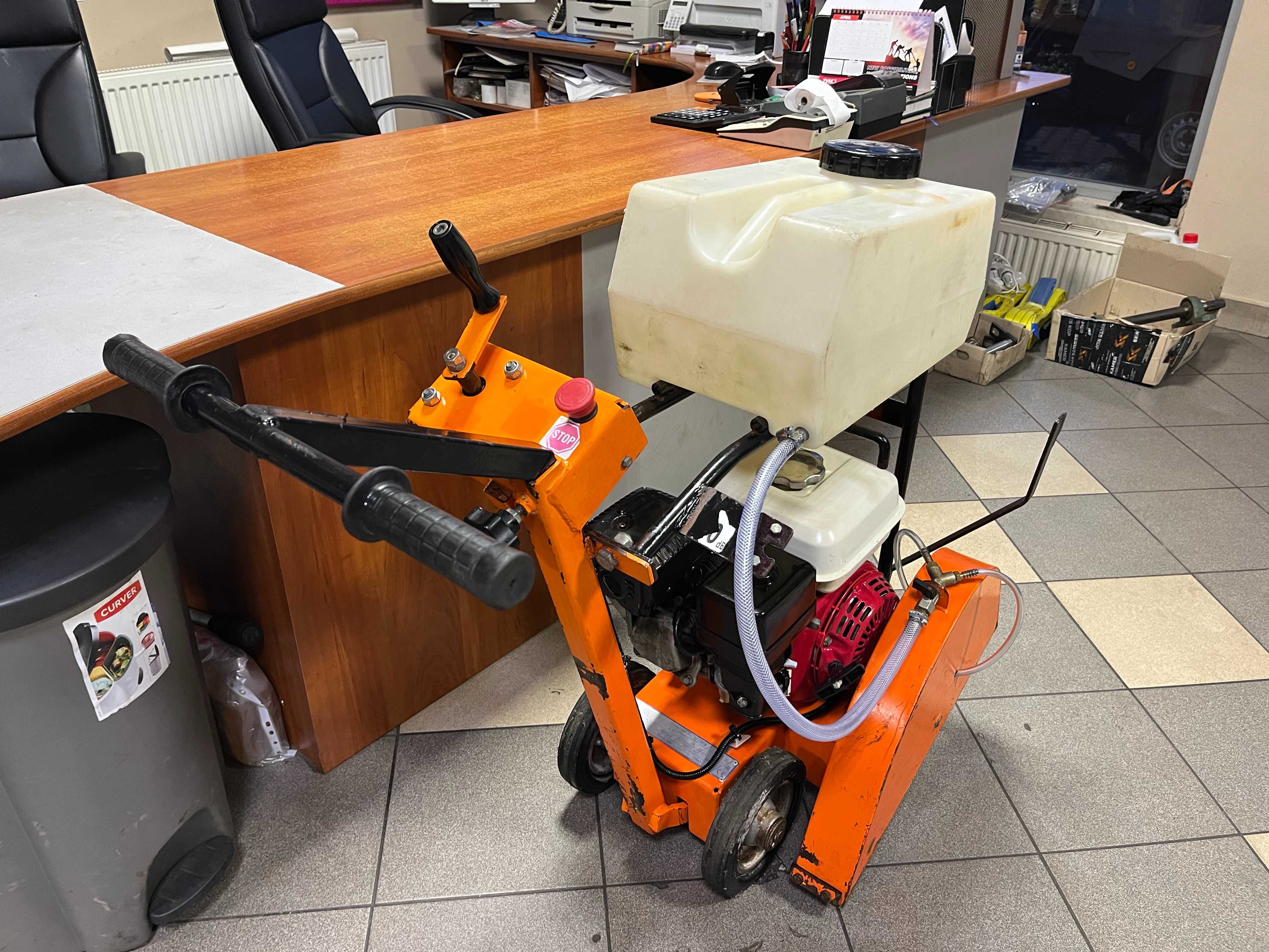 Przecinarka jezdna spalinowa do betonu asfaltu Norton Clipper C51