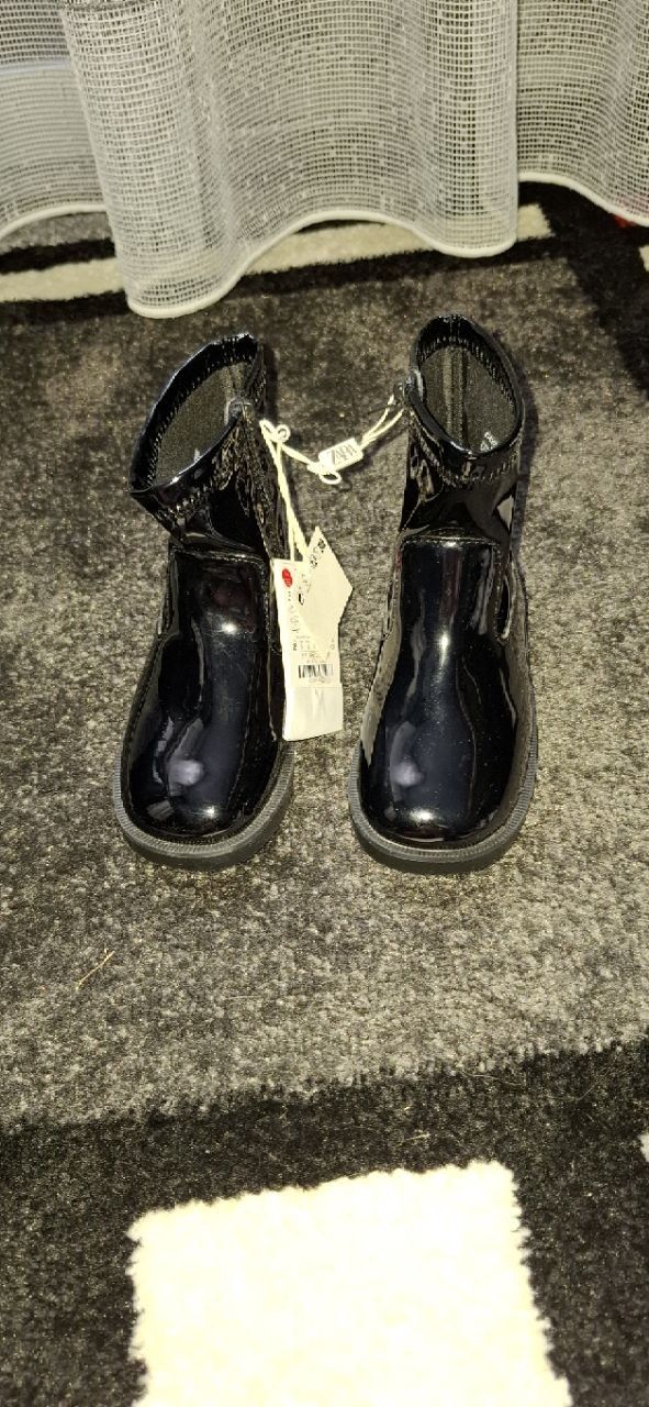 Продам нові дитячі черевики Zara 25р