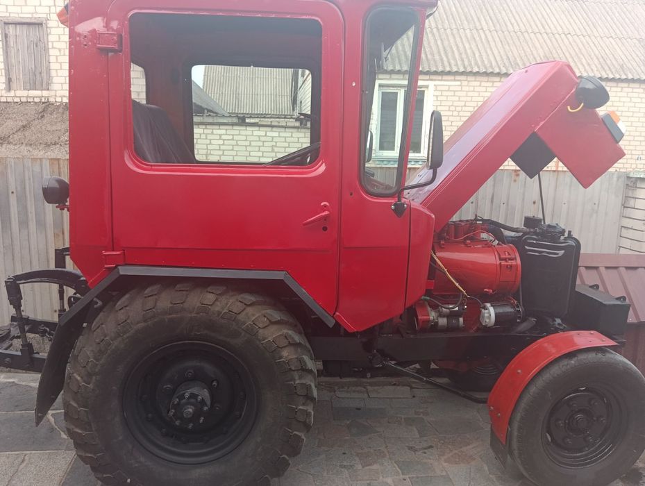 Продам саморобний трактор з двигуном Т-25,коробка газ53
міст газ51
За