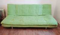 Zielona sofa z funkcją spania