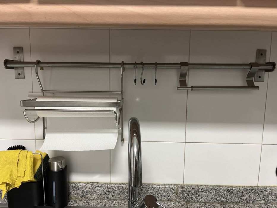 Calha niquelada para suporte de cozinha