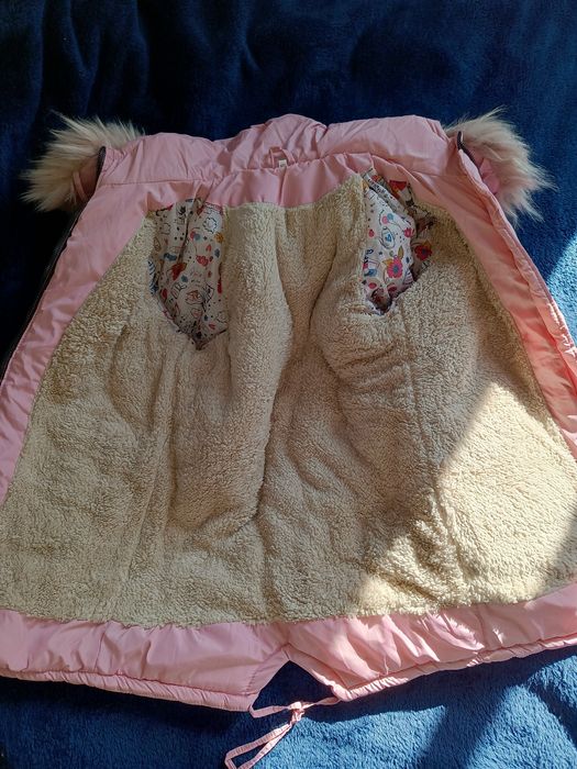 Куртка на дівчинку