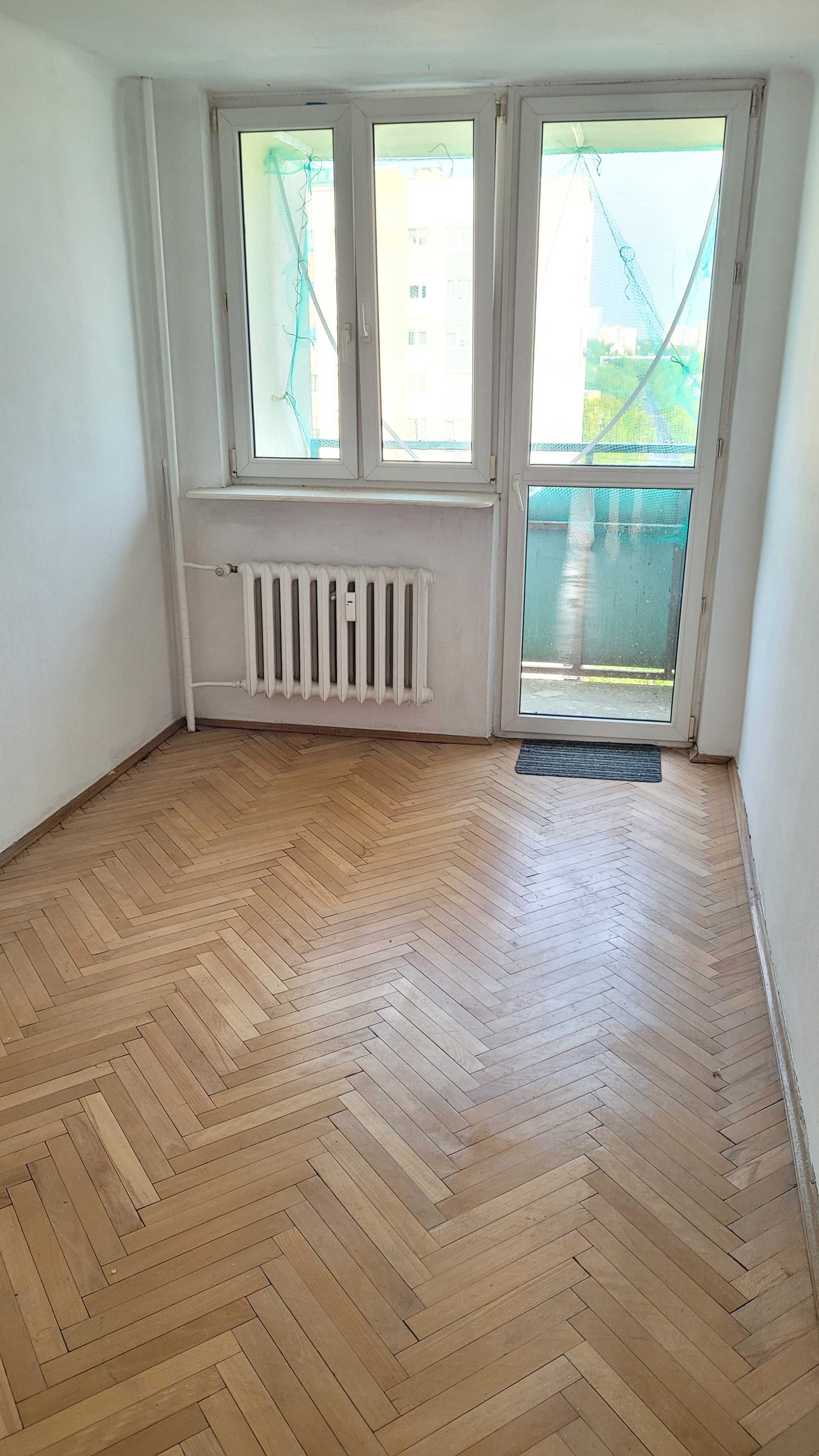 Sprzedam M3 - 50,04m2, Puławy, ul. Centralna (do remontu)