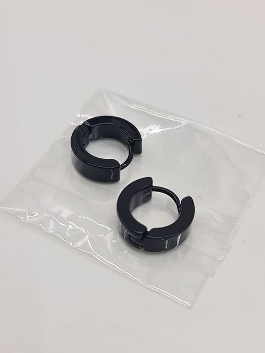 Brinco de argola preto