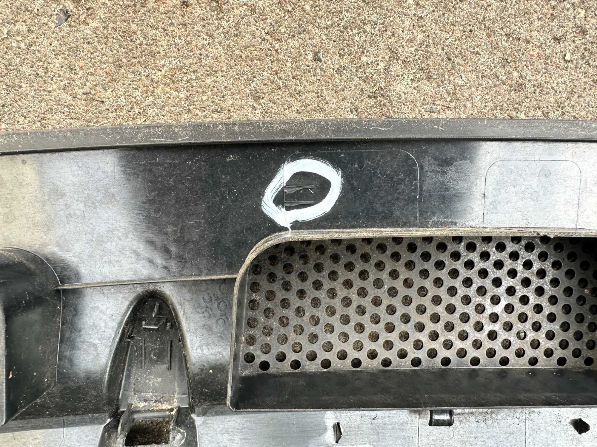 Mercedes A klasa W169 Listwa osłona plastik podszybie na masce kratka