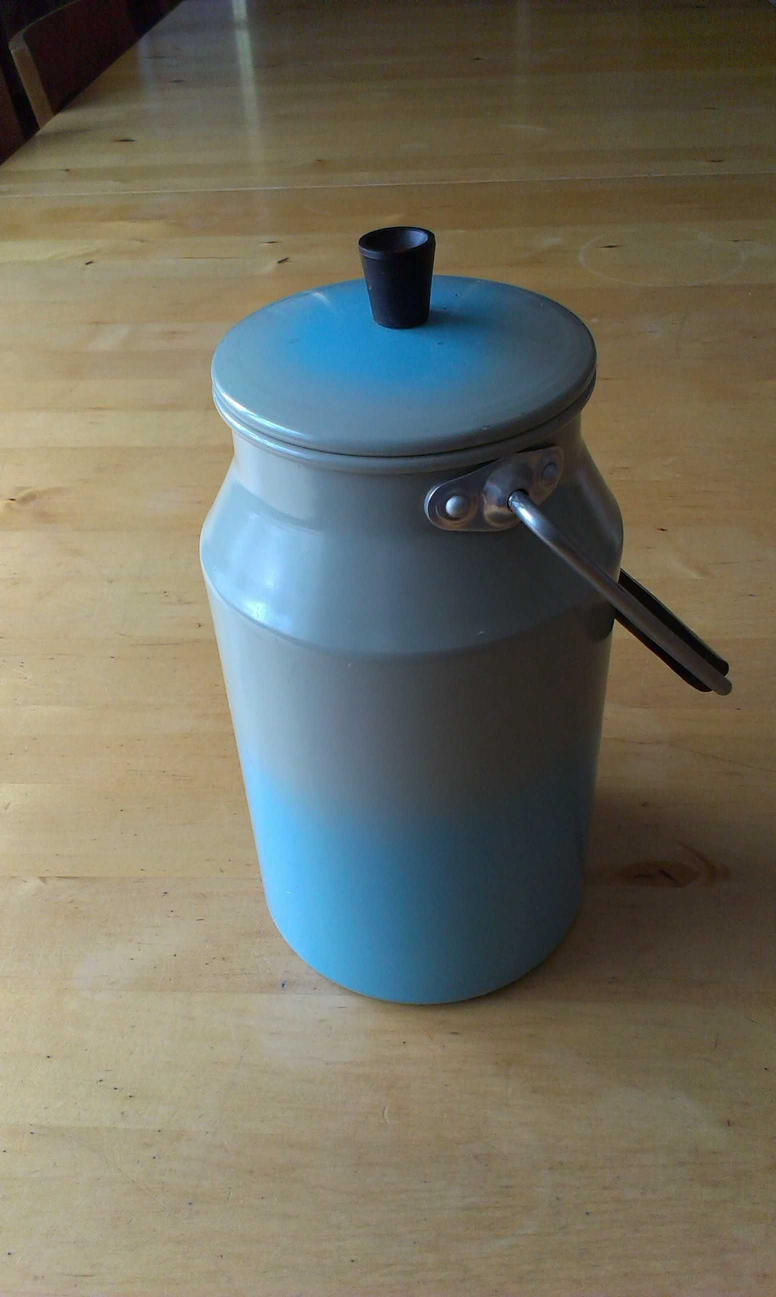 Aluminiowa bańka / kanka na mleko, okres PRL.