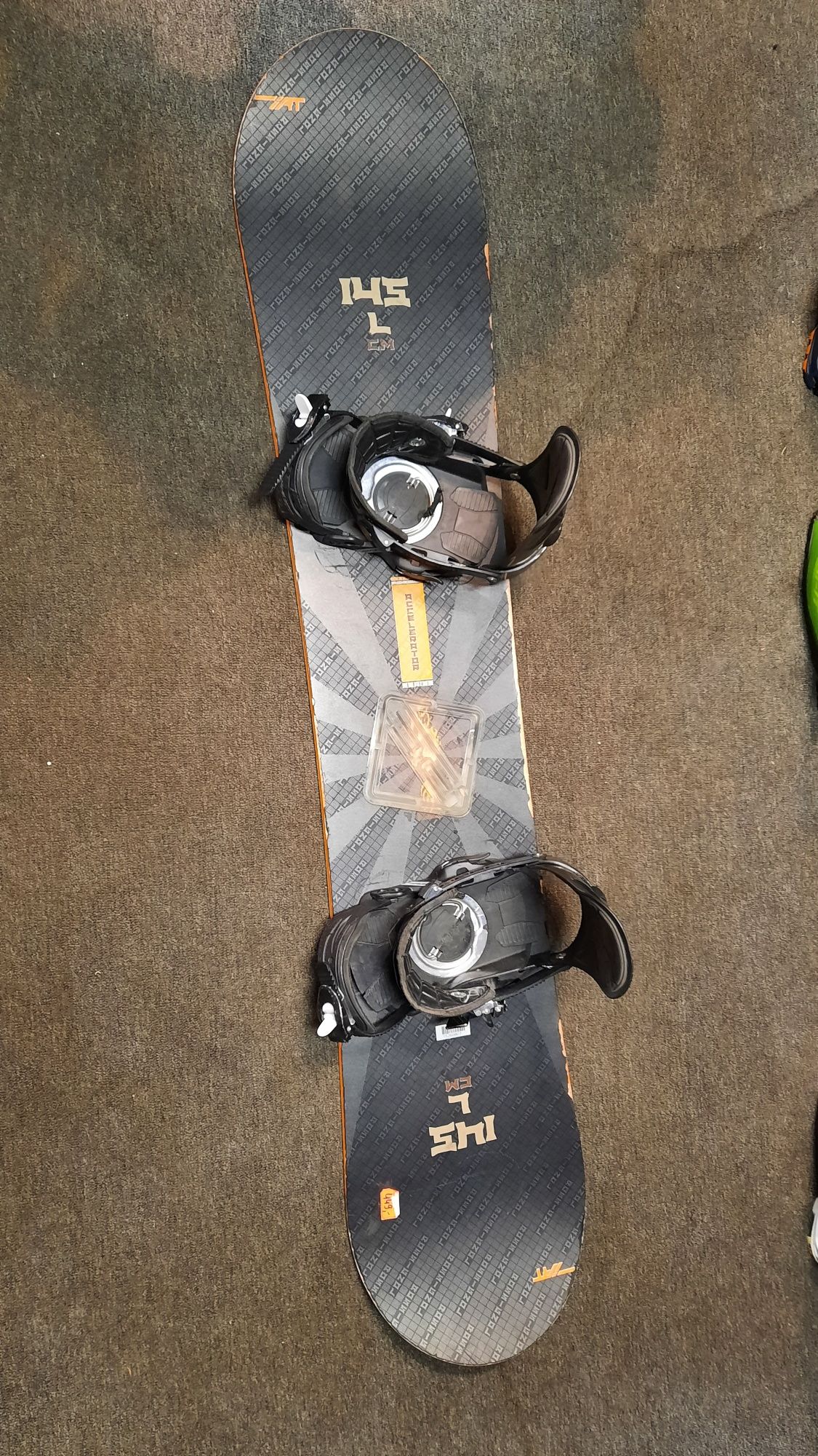 Deska snowboardowa rossignol accelerator 145 cm z wiązaniami wysylka