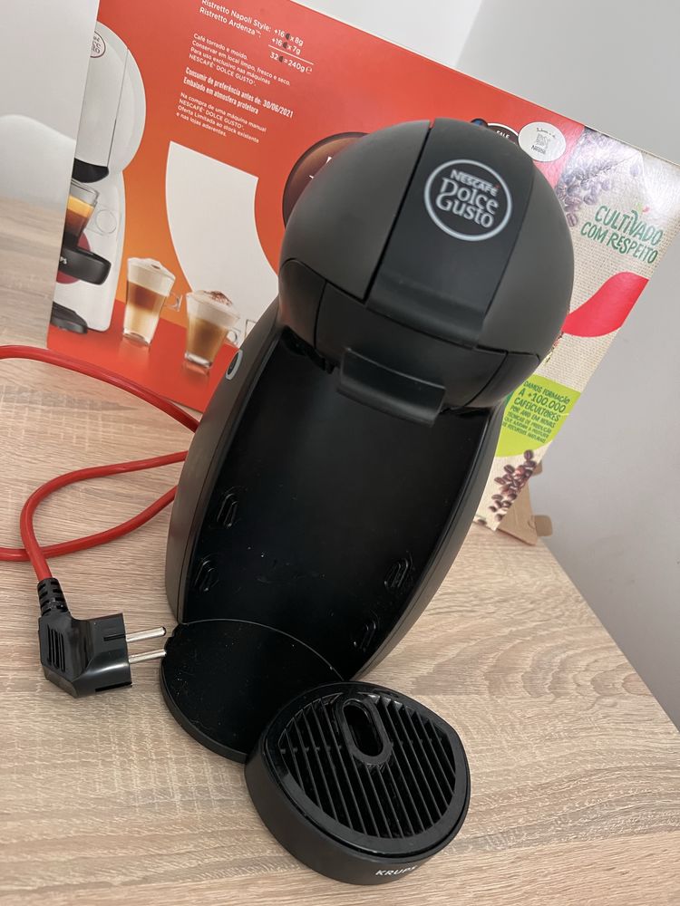 Máquina de Café/ Bebidas Dolce Gusto®