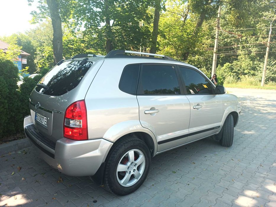 Хюндай Туксон в чудовому  стані, обслужений.