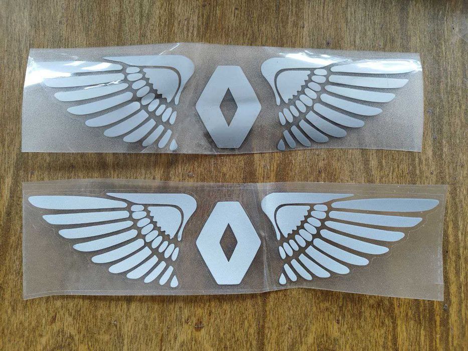 Виниловая наклейка для авто крылья Renault на стекло 16 х 7 см 2 шт