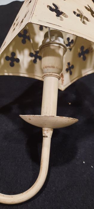 Candeeiro de metal antigo