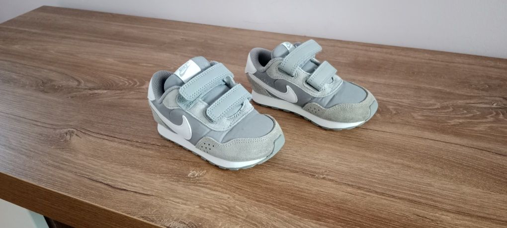 Buty Nike dla chłopca Stan bardzo bardzo dobry .