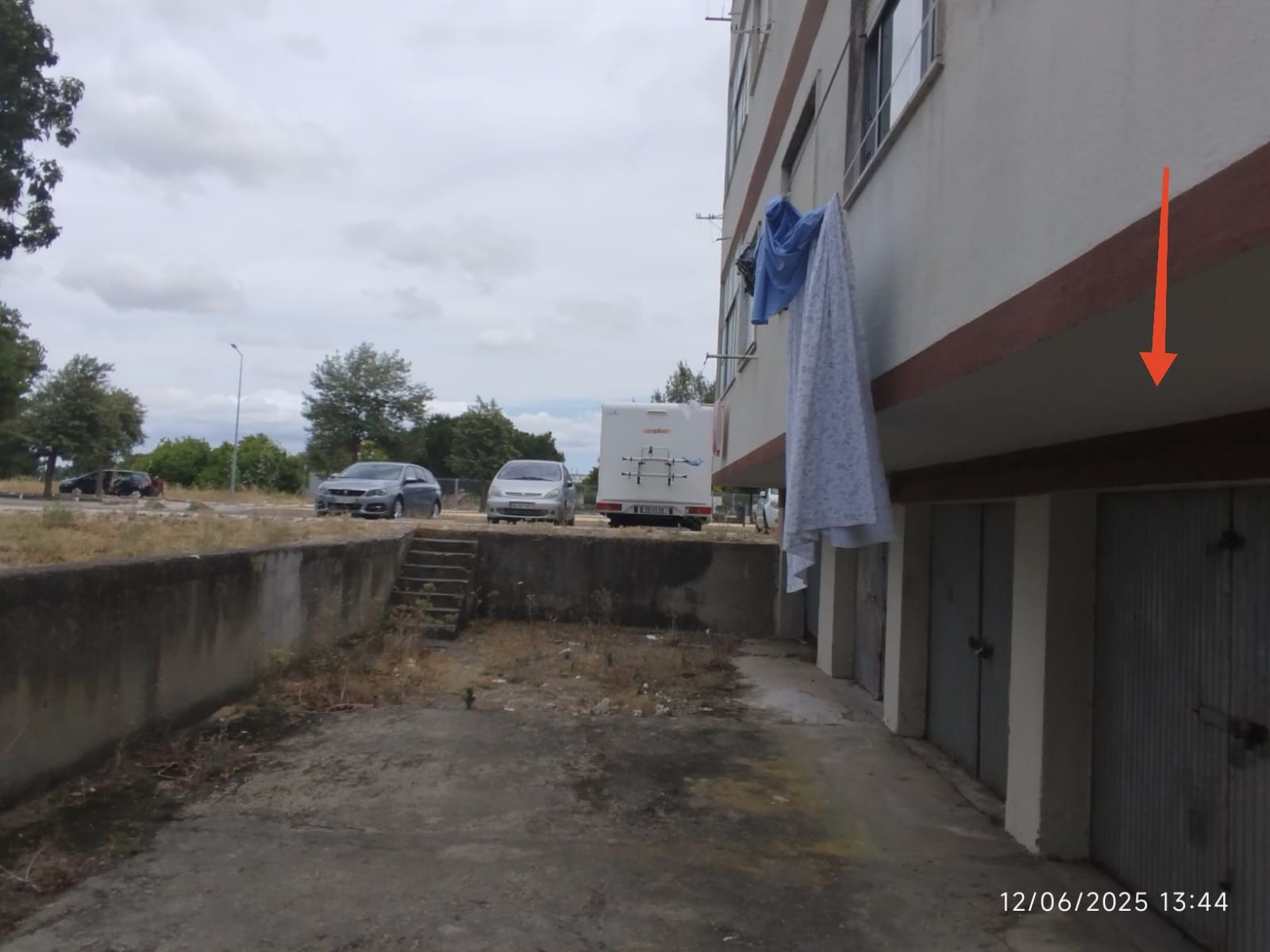 Garagem (capacidade 3 automóveis)