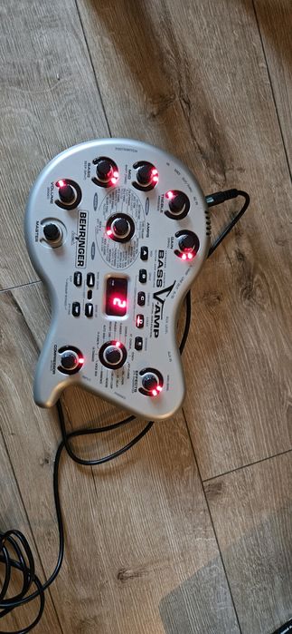Behringer bass v-amp