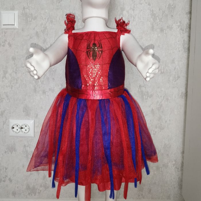 Карнавальні костюми.Супер дівчина,ковбойка,дівчина павук,чудо дівчина