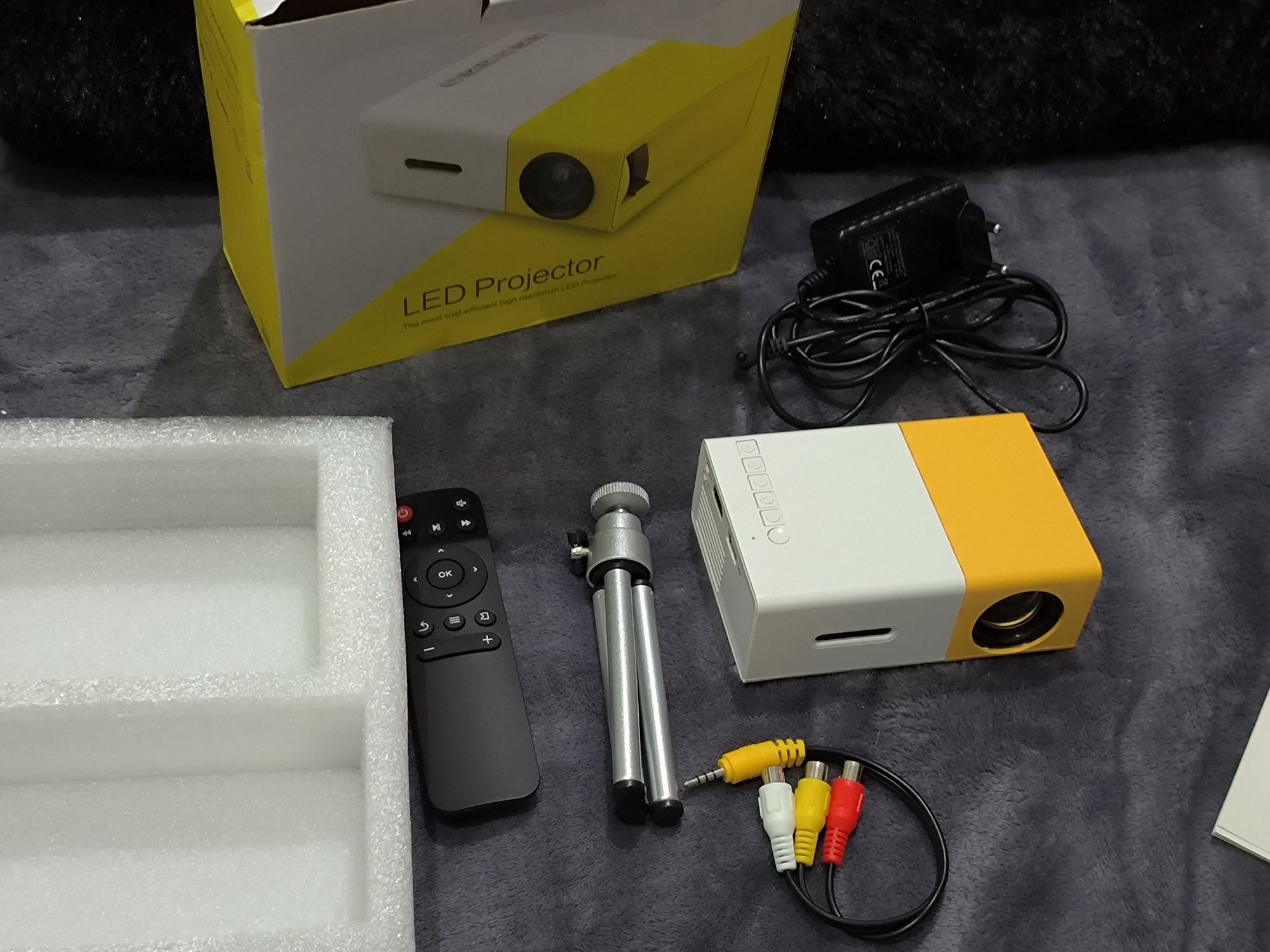 Pack projetor Led + consola com jogos retro