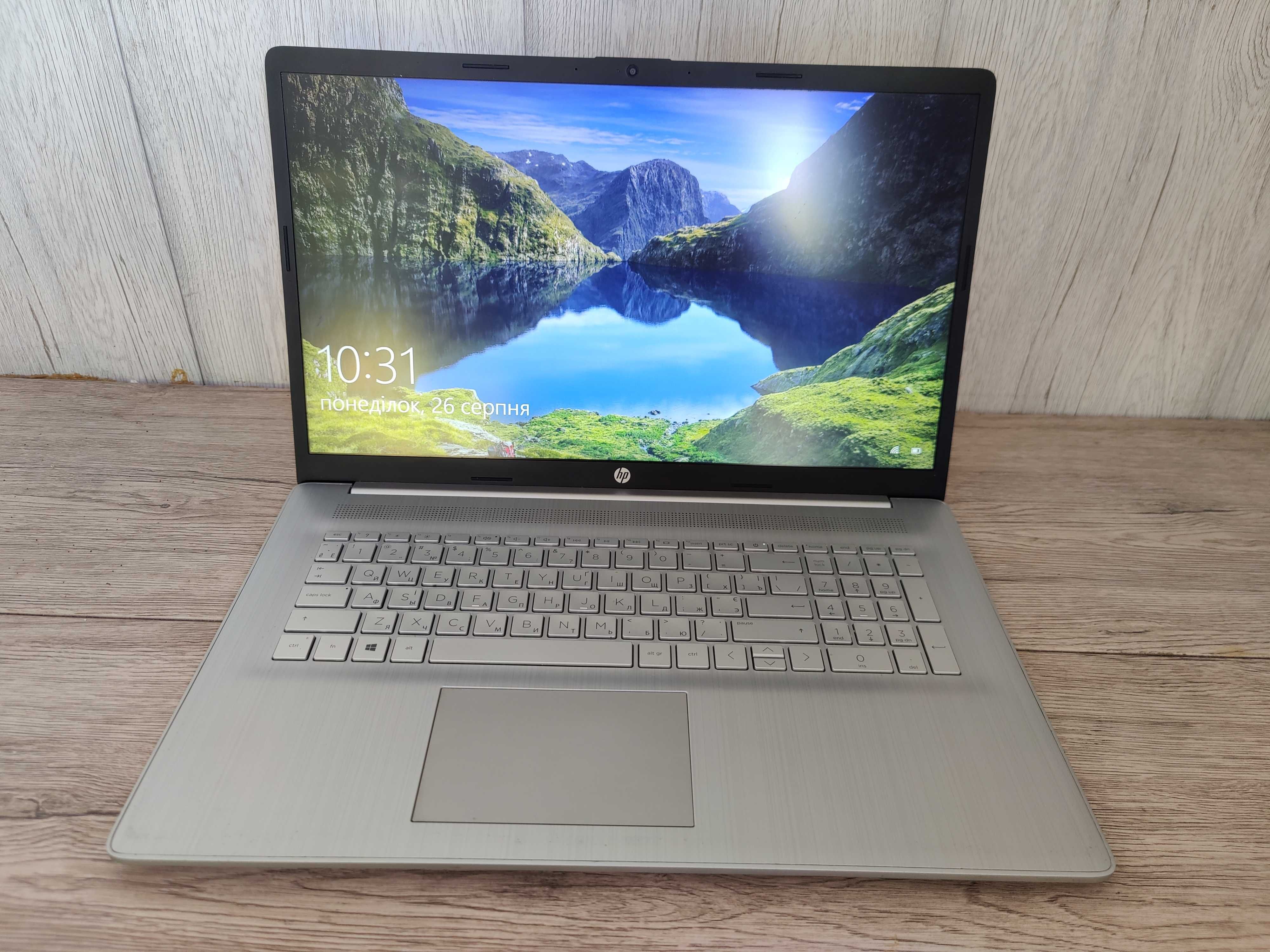 Ноутбук HP Laptop 17.3-cp0034ua 8/256SSd