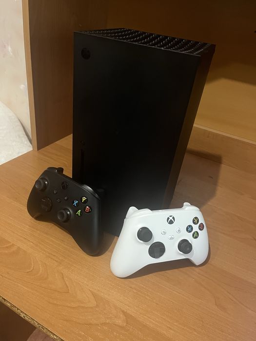 Xbox Series X — як новий! Гарантія + 2 оригінальні джойстики