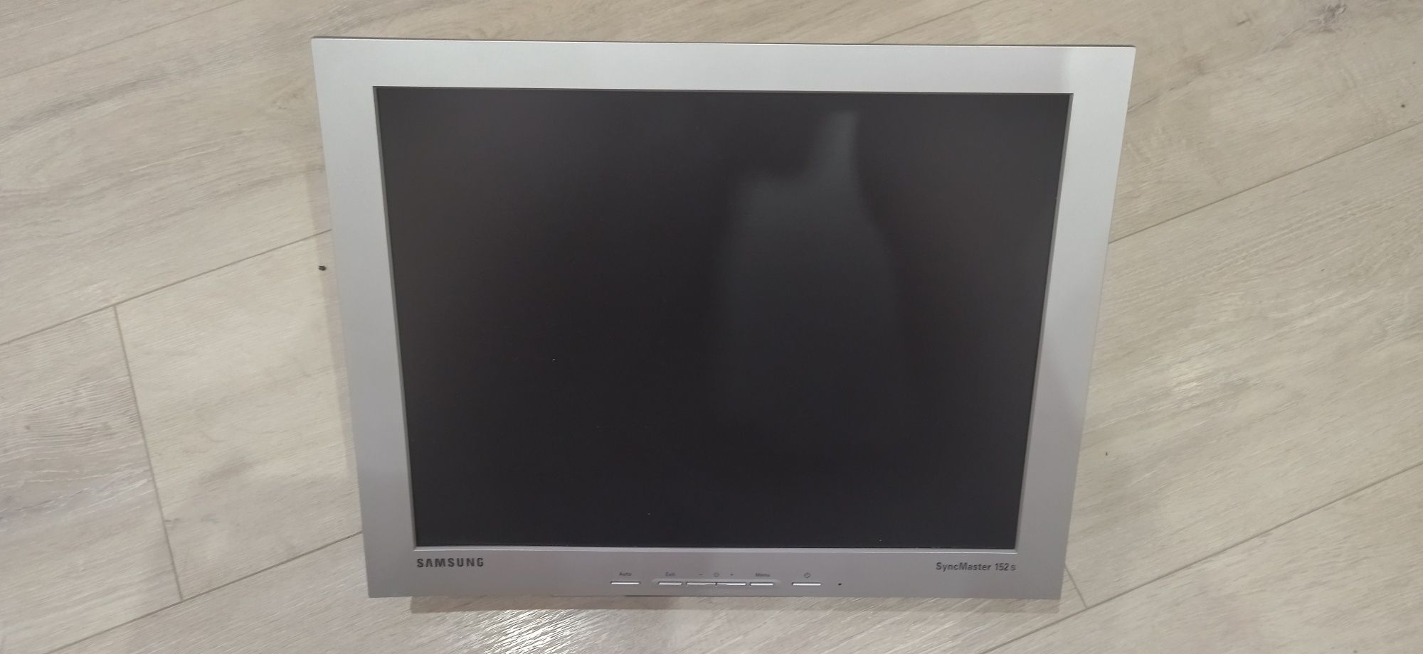 Монитор Samsung SyncMaster 152s