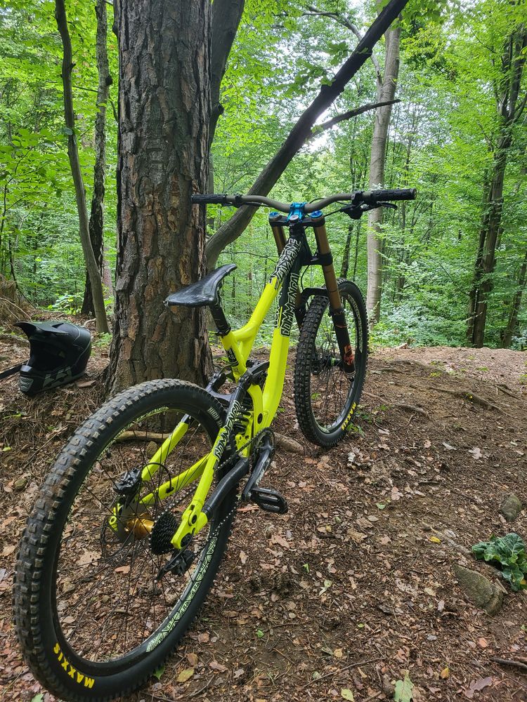 Commencal supreme v3 DH