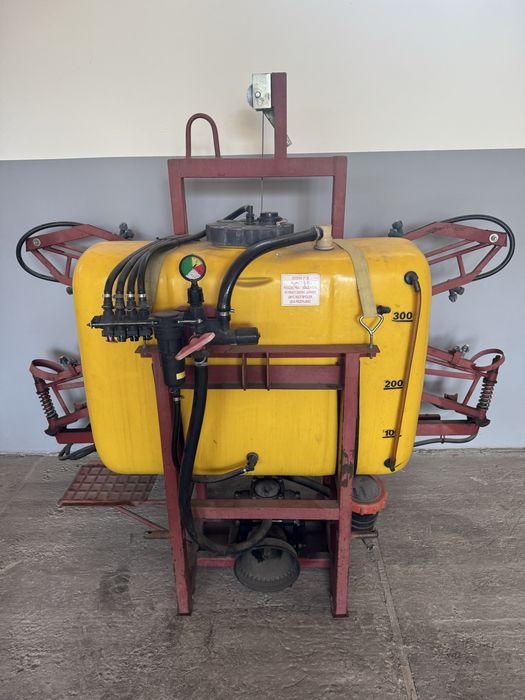 Opryskiwacz zawieszany firmy Dziekan , zbiornik 300 litrów ,