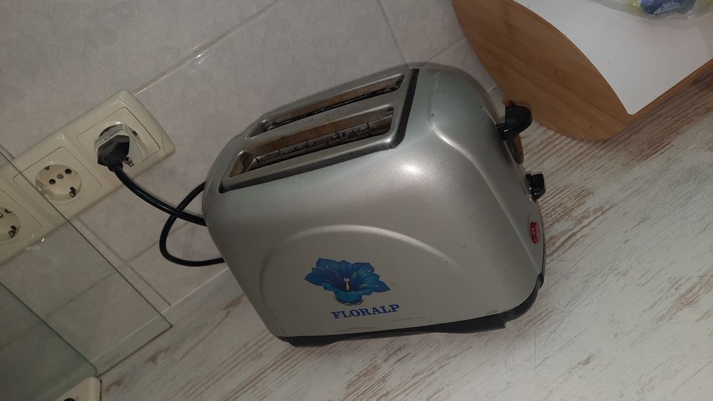 Тостер, справний.