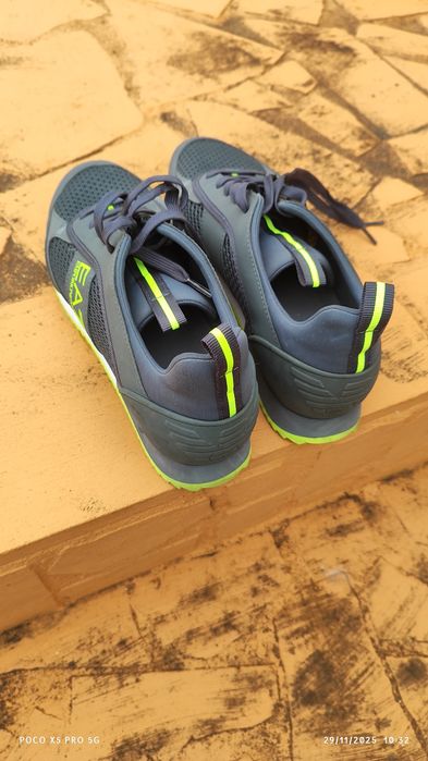 Tênis, praticamente novos