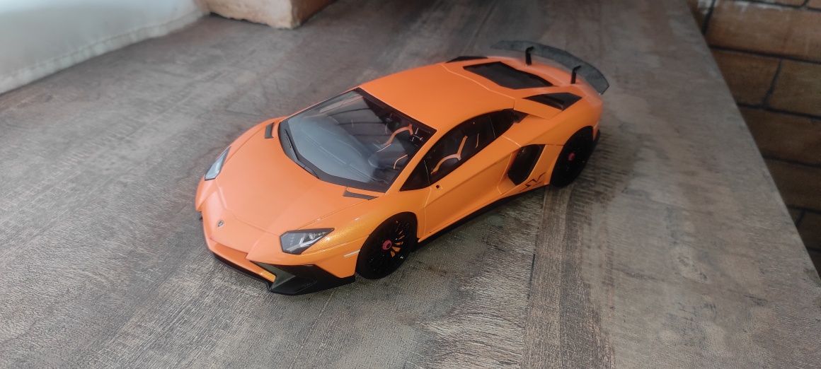 Lamborghini Aventador SV 1/18 Kyosho