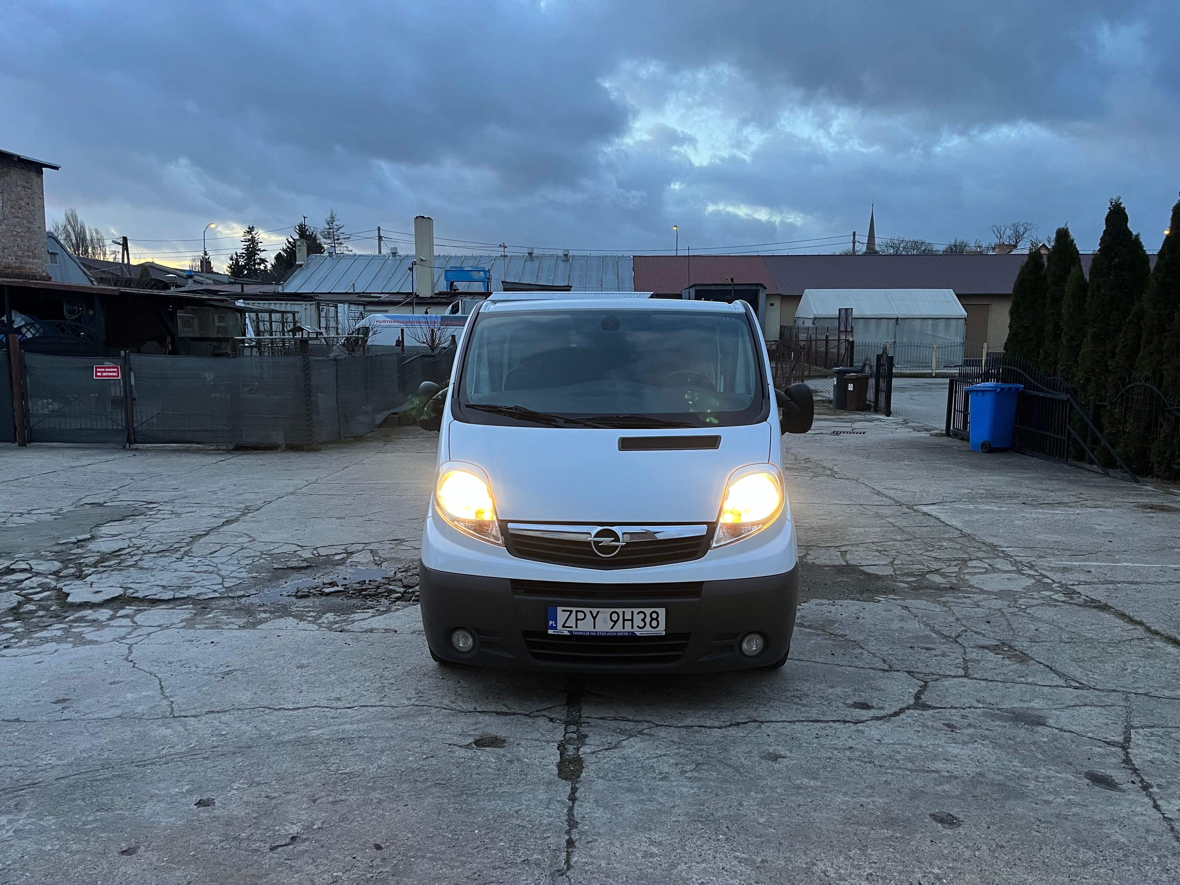 Opel Vivaro Trafic Primaster brygadówka