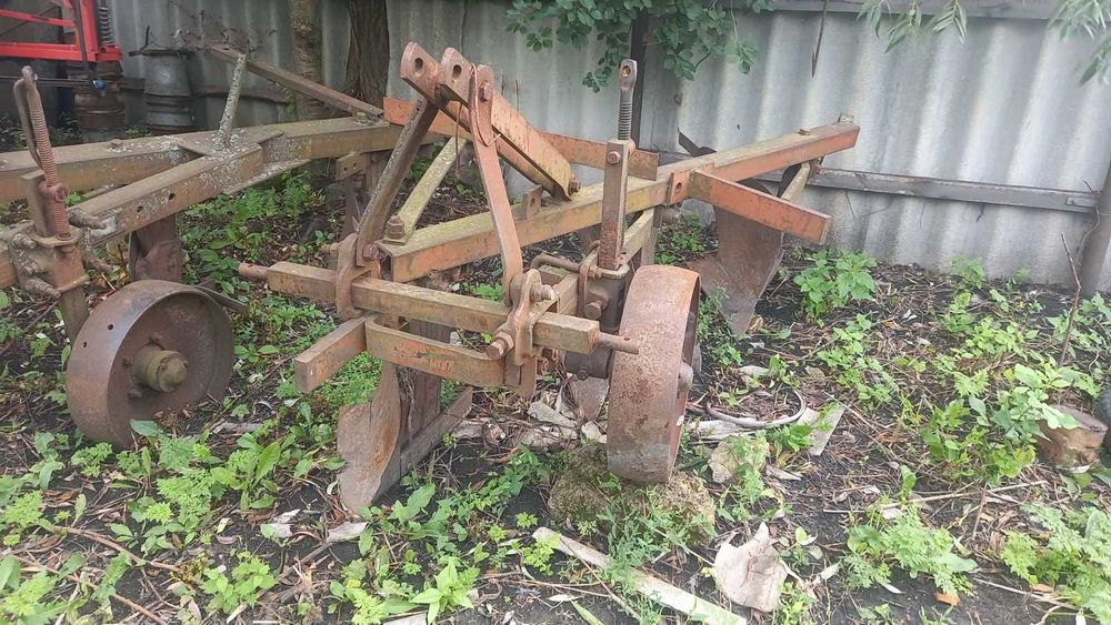 Продам плуг ,культиватор