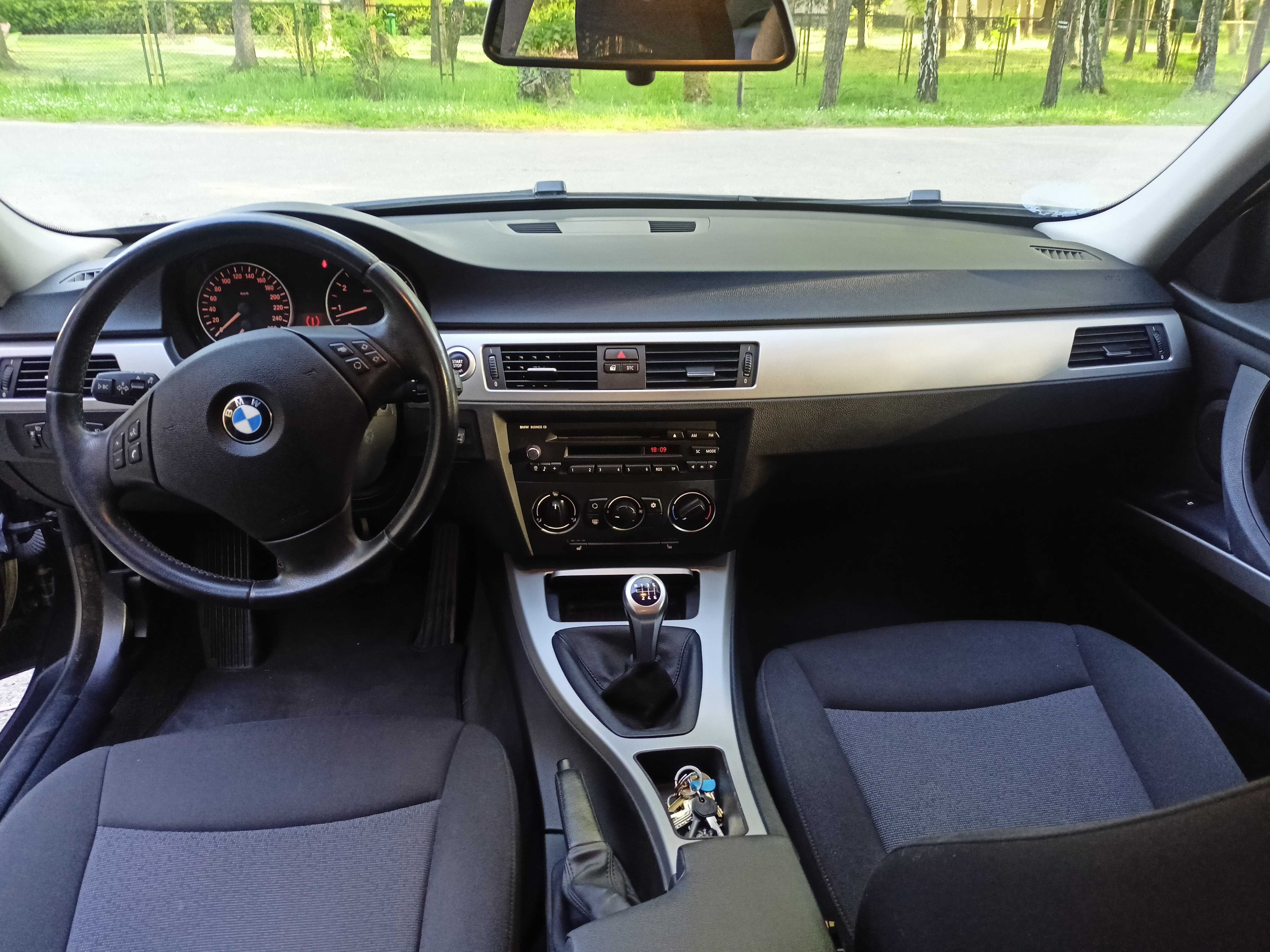 BMW 318 Benzyna  2.0litry 129 KM silnik N46 dobry pod gas