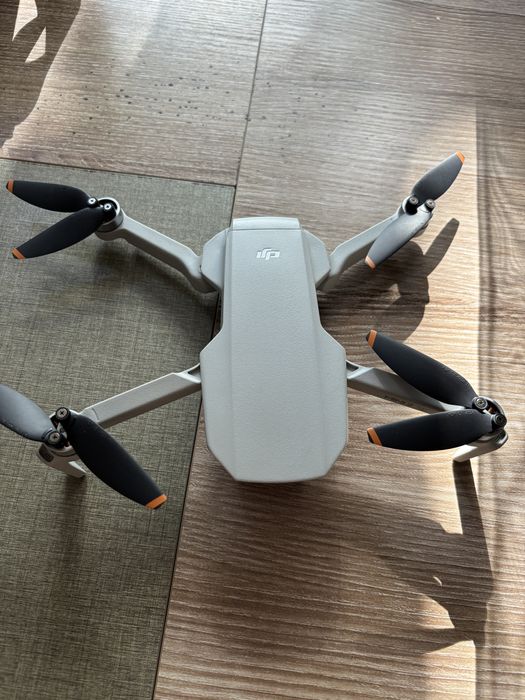DJI Mini 2 SE Fly More Combo