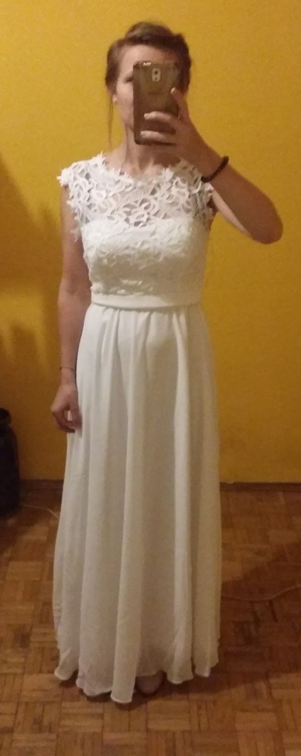 Biała sukienka ślubną boho