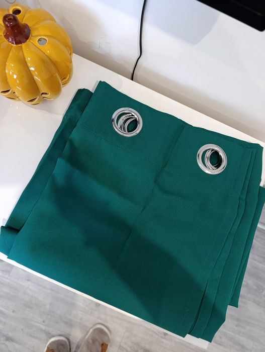 Zasłony na przelotkach butelkowa zieleń