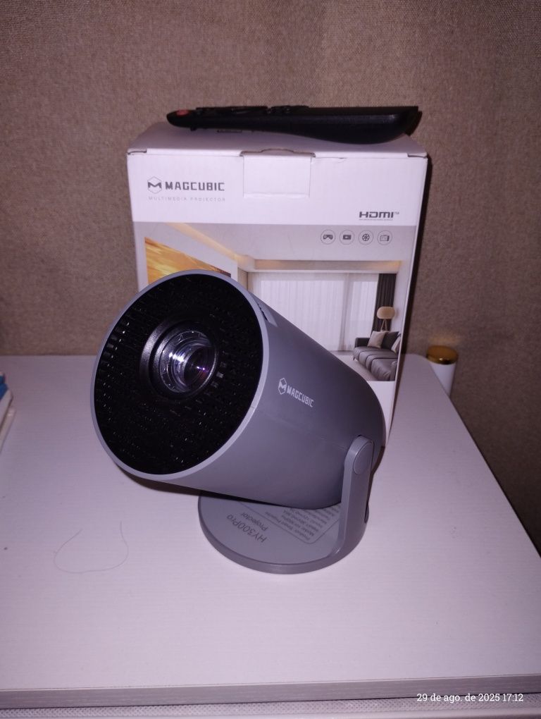Projetor 4k alta resolução novo