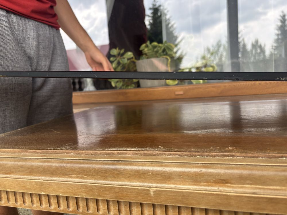Ławostół z regulowaną wysokoscią i zdejmowaną szybą