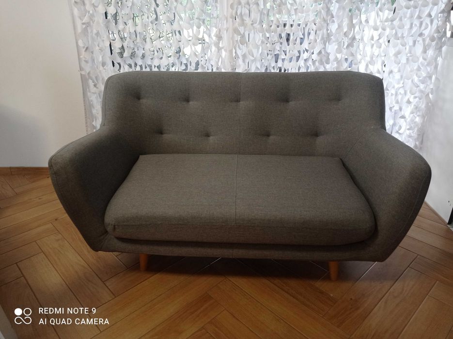 Sofa dwuosobowa  w skandynawskim stylu