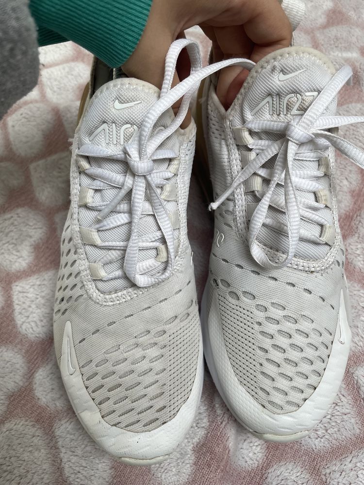 Buty marki Nike Air 270 w rozmiarze 35,5. Poduszki są zżółknięte, buty